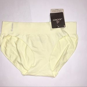 Jockey panties pale yellow size 6 NWT